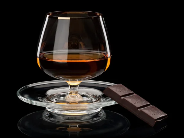 Konyak ve çikolata siyah izole