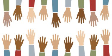 Beyaz üzerine izole edilmiş farklı ten renklerinde kaldırılmış eller.