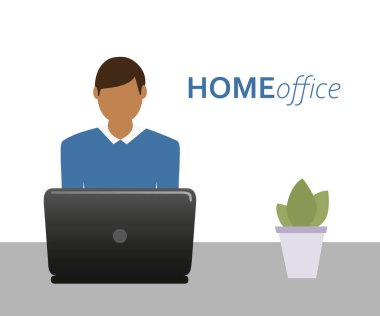 İş adamı ofisteki dizüstü bilgisayarda.