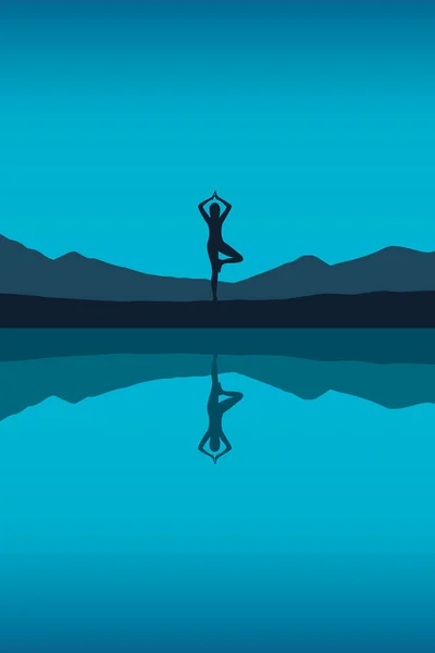 Κορίτσι κάνει γιόγκα δίπλα στη λίμνη σε μπλε νυχτερινό τοπίο — Διανυσματικό Αρχείο