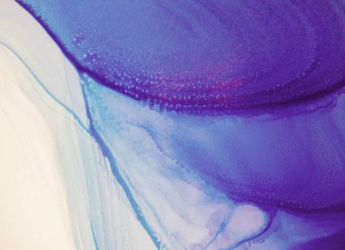 Soyut çağdaş sanat sıvısı. Alkol mürekkebi renkleri saydam. Mermer kart sunumu, el ilanı, davetiye kartı. Beyaz arkaplanda ihale dekorasyonu izole edildi.