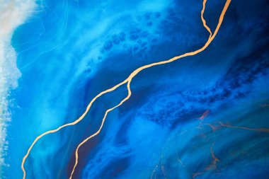 Orijinal reçine sanat epoksi reçine resminin bir parçası. Yüksek kalite detaylar. Mermer dokusu. Modern afişler için akışkan sanat, ruhani grafik tasarım. Soyut ruhani bronz, mavi ve beyaz girdap.