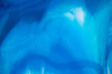 Orijinal reçine sanatının bir parçası, epoksi reçineli resim. Modern afişler için akışkan sanat, ruhani grafik tasarım. Soyut ruhani altın, bronz, mavi ve beyaz girdap. Mermer dokusu. 