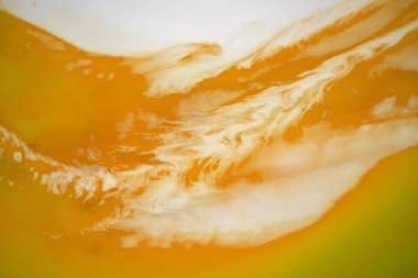 Sıvı akış desenli boya. Modern sanat geçmişi. Soyut epoksi reçine resmi. Bronz renkli yeşil dalgalar. soyut dijital kağıt ince sanat deseni.