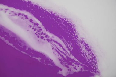 Sıvı akış desenli boya. Modern sanat geçmişi. Soyut epoksi reçine resmi. Bronz renkli yeşil dalgalar. soyut dijital kağıt ince sanat deseni.