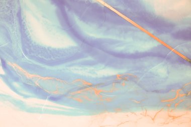 Sıvı akış desenli boya. Modern sanat geçmişi. Soyut epoksi reçine resmi. Bronz renkli yeşil dalgalar. soyut dijital kağıt ince sanat deseni.