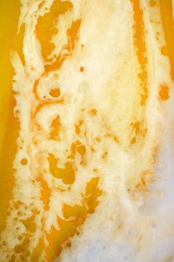 Sıvı akış desenli boya. Modern sanat geçmişi. Soyut epoksi reçine resmi. Bronz renkli yeşil dalgalar. soyut dijital kağıt ince sanat deseni.