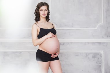 Güzel hamile kadın.