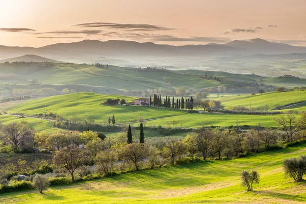 Belo nascer do sol na Toscana — Fotografia de Stock