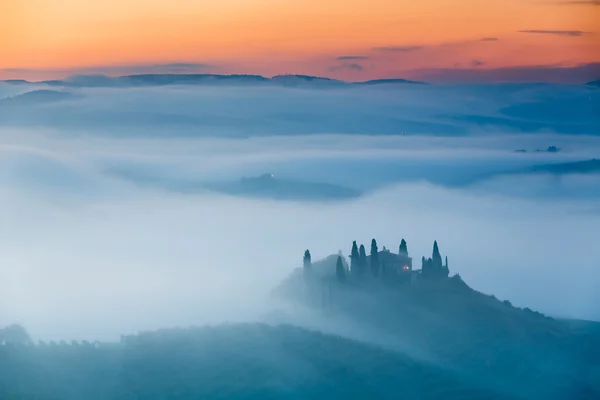 Fantastische zonsopgang in Toscane — Stockfoto