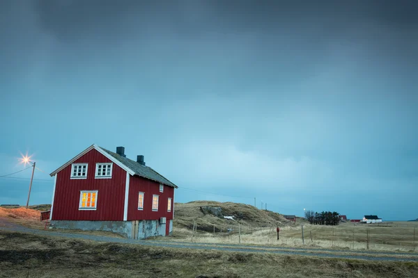 해변, Lofoten 섬, 노르웨이에 집 — 스톡 사진