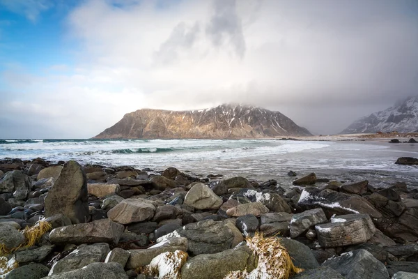 Flakstad pláž v zimě, Flakstadoy ostrov, Lofoten ostrovy, ne — Stock fotografie