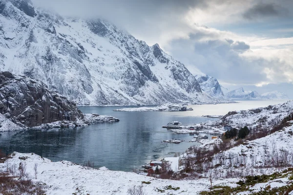 Steinsfjorden da estrada para Unstad praia, Lofoten ilhas, Não — Fotografia de Stock