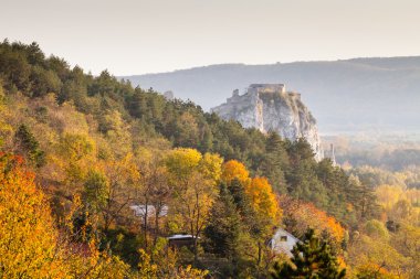 Ünlü kale Devin yakınındaki Bratislava, Slovakya