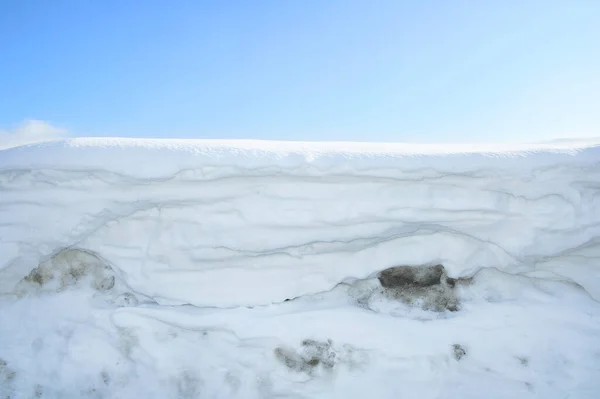 Melting Snowdrift Close Winter Outdoors Blue Sky — Stock Photo, Image