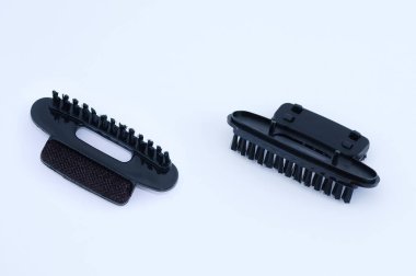 Buharlı giysi için plastik siyah fırça eklentisi. Alt ve üst görünüm.