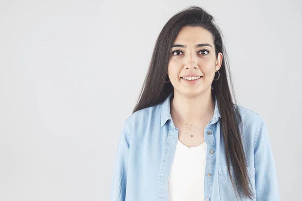 İnsani duygular. Duygusal genç bir kızın vesikalığı.