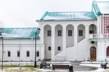 2020 kışında yeni Kudüs. Manastırın duvarlarının dışında..