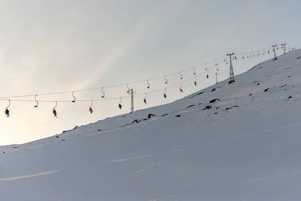 Der Alte Sessellift Auf Den Cheget Skifahrer Erklimmen Den Berg — Stockfoto