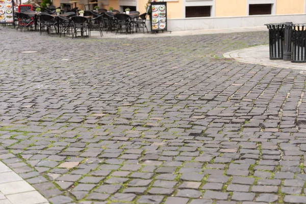 Vecchie Pietre Pavimentazione Citta Vecchia Strada Caffè Strada Sullo Sfondo — Foto Stock