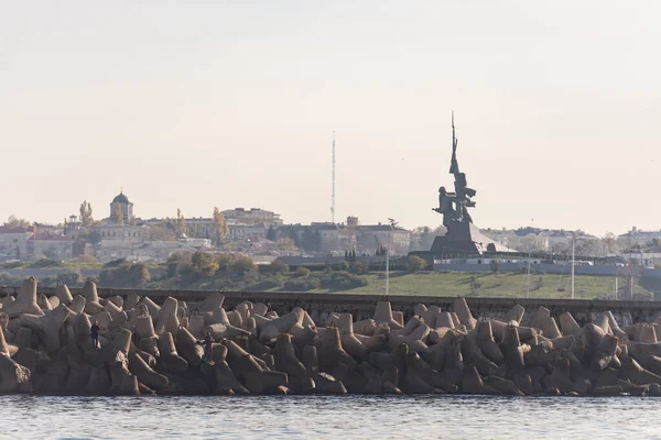 Monumento Los Defensores Sebastopol Desde Mar Entrada Bahía Sebastopol Con Imágenes de stock libres de derechos