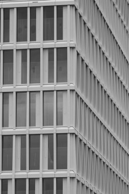 Siyah beyaz modern ofis binası