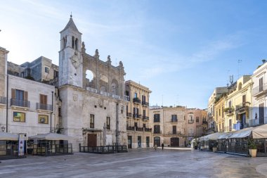 Bari, Puglia, İtalya - 23 Şubat 2019: Palazzo del Sedile and square Piazza Mercantile in Bari, Apulia. Güney İtalya 'nın İtalyan ruhu.
