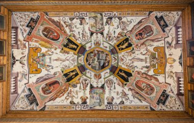 Floransa, İtalya - 14.02.2020: Firenze 'deki en ünlü müze olan Uffizi müzesinin içi.