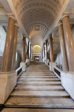 Vatikan Şehri, Roma, İtalya - 19.10.2019: Vatikan müzesinin içi. Güzel tavan 