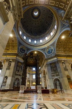 Vatikan şehri, Roma, İtalya - 22.01.2020: St. Peter Bazilikası 'nın içi. Ana Katolik katedrali.. 