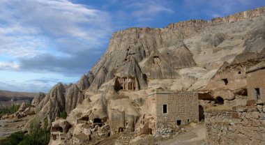 Selime Katedrali. Türkiye 'nin Kapadokya kentindeki Selime Manastırı. Selime, Ihlara Vadisi 'nin sonundaki kasaba. Manastır en büyük dini binalardan biridir. Mağara ve kaya oluşumları.
