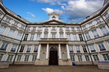 Varşova, Polonya. Jablonowski Sarayı. Citi Handlowy binasının ön cephesi. Banka Handlowy Komisyoncusu