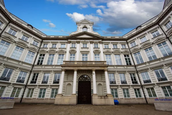 Varşova, Polonya. Jablonowski Sarayı. Citi Handlowy binasının ön cephesi. Banka Handlowy Komisyoncusu