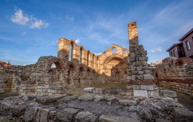 Bulgaristan 'ın Burgaz Bölgesi' nin Nessebar kentindeki Bizans Aziz Sophia Kilisesi kalıntıları. Eski Nesebar Kenti UNESCO 'nun Dünya Mirasları Alanıdır..