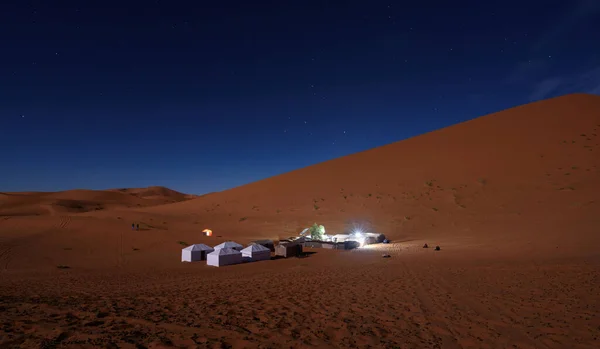 Camp Désertique Sur Une Dune Sable Dans Désert Sahara Pendant — Photo