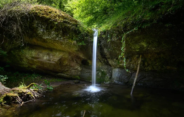 Gyönyörű Vízesés Erdőben Titkos Vízesések Öko Nyomvonal Sakar Mountain Bulgária — Stock Fotó