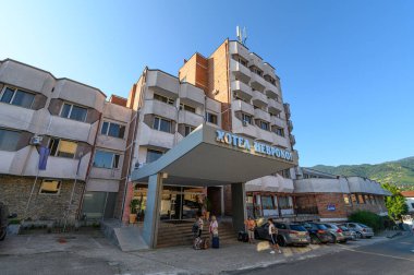 Gotse Delchev, Bulgaristan - 28.07.2021: Şehir merkezindeki ana otel Nevrokop 