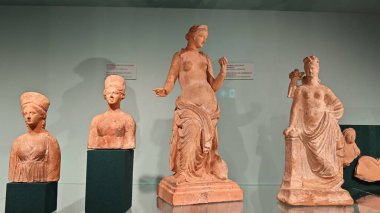 Krakow, Polonya. Czartoryski Ulusal Müzesi 'nde ya da Czartoryski Prensleri Sarayı' nda. Antik Yunan ve Roma 'dan eserler, heykeller ve seramik