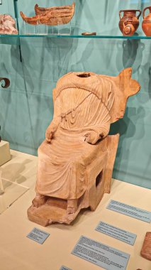 Krakow, Polonya. Czartoryski Ulusal Müzesi 'nde ya da Czartoryski Prensleri Sarayı' nda. Antik Yunan ve Roma 'dan eserler, heykeller ve seramik