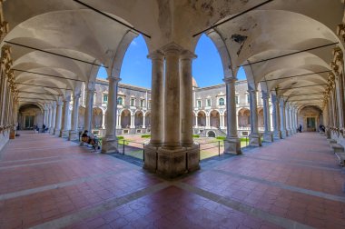 Catania Üniversitesi eski Benedictine Manastırı di San Nicolo Catania, Sicilya, İtalya 'da bulunmaktadır.