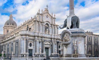 Catania, Sicilya, İtalya. Santa Agatha ve Liotru Katedrali ile Piazza Duomo