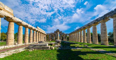İtalya 'nın Paestum kentindeki Antik Yunan tapınağı Hera. Ünlü arkeolojik Paestum, Magna Graecia, antik kalıntılar.