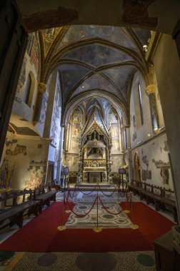 Naples, İtalya. Napoli Katedrali ya da Duomo di San Gennaro 'nun iç manzarası.