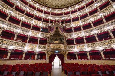 Napoli, İtalya. Teatro di San Carlo 'nun içi, en eski opera binası.