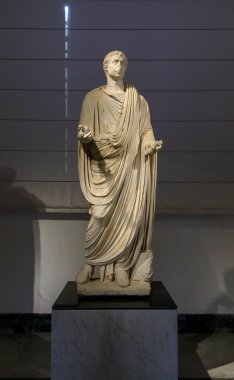 Napoli, İtalya. Ulusal Arkeoloji Müzesi 'nde antik Roma heykelleri.