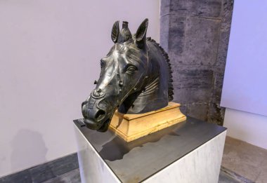 Napoli, İtalya. Ulusal Arkeoloji Müzesi 'nde antik Roma heykelleri.