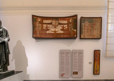 Napoli, İtalya. Ulusal Arkeoloji Müzesi 'ndeki Pompeii ve Herculaneum' dan antik Roma freskleri ve duvar resimleri.