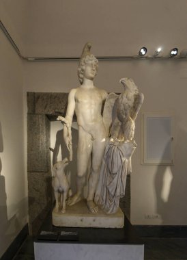 Napoli, İtalya. Ulusal Arkeoloji Müzesi 'nde antik Roma heykelleri.