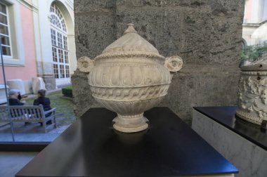 Napoli, İtalya. Ulusal Arkeoloji Müzesi 'nde antik Roma heykelleri.
