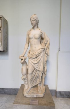 Napoli, İtalya. Ulusal Arkeoloji Müzesi 'nde antik Roma heykelleri.